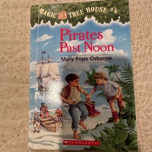 Pirates past noon- Magic treehouse #4! Scholastic! Like new!